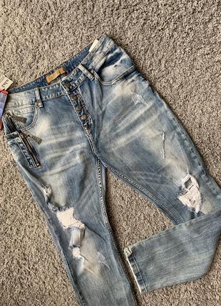 Джинси рвані бойфренди