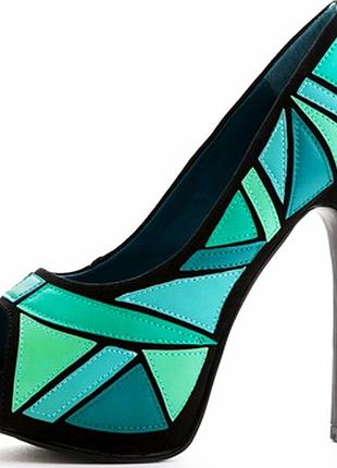 Стильні , ефектні туфлі-босоніжки,39,5,у наявності ,червоні