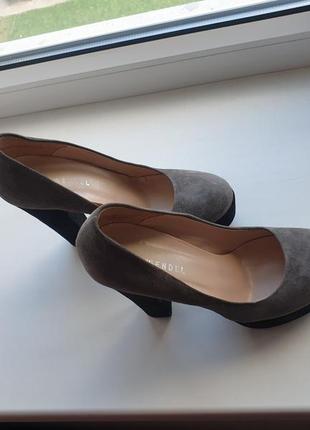 Замшевые туфли на высоком каблуке серые с черным2 фото