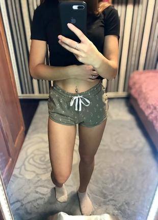 Короткие летние шорты с принтом
