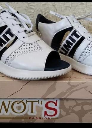 Босоніжки шкіряні кросівки нові туреччина