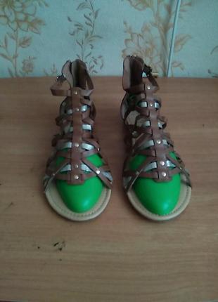 Босоніжки 39,5/40 за ст 26 см ш 9