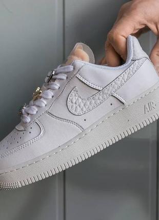 Nike air force 1 07 lx женские кожаные кроссовки найк в белом цвете