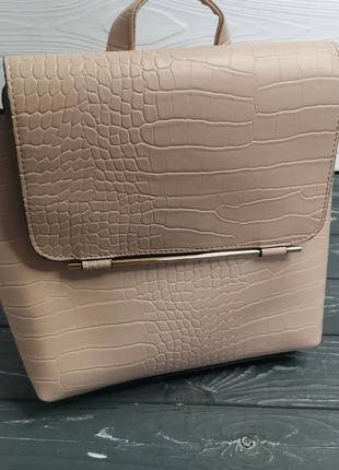 Суперский рюкзак пудрового цвета с тиснением под кожу рептилии3 фото