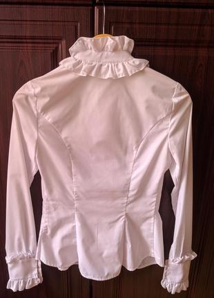 Блузка приталенная хлопок белая с рюшами / камнями3 фото