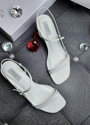 Steven by steve madden оригинал изящные белые босоножки на небольшом каблуке3 фото