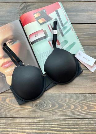 Черный бюстгальтер от calvin klein