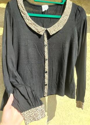 Чорна блуза з леопардовими вставками,