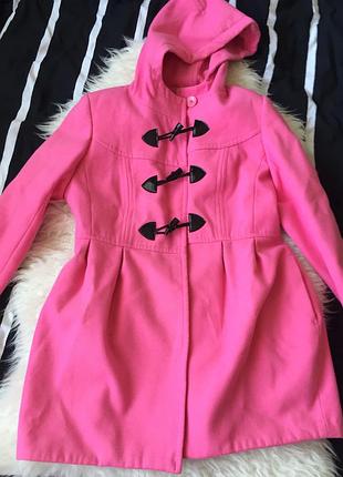 Яркое пальто