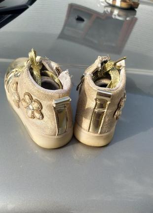 Золотті черевички зквітами та підсвіткою / золоті кросівки нарядние5 фото