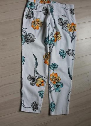 Стильные брюки чинос в цветы разм 103 фото