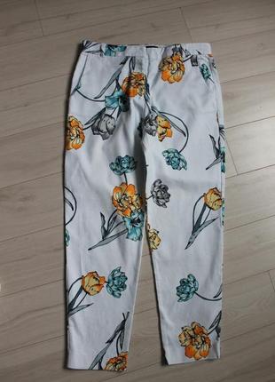 Стильные брюки чинос в цветы разм 102 фото