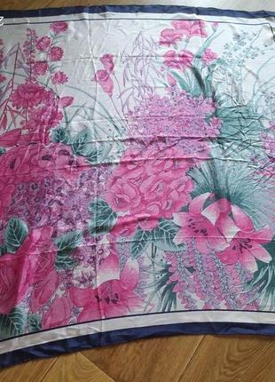 Красивый шелковый платок в цветах2 фото