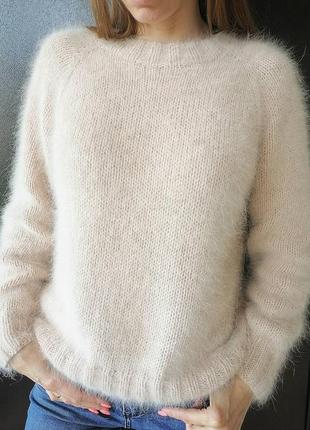 Ангоровый пухнастий светр