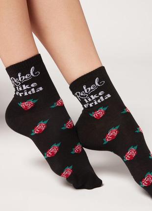 Хит сезона !! суперстильные носочки с надписью "фриды кало"