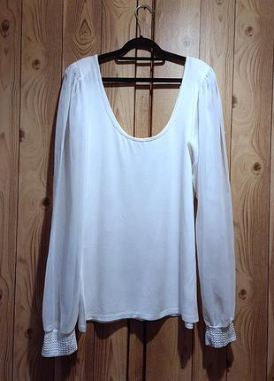 Блуза с глубоким вырезом и пышными полупрозрачными рукавами