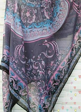 Річний хустку з китицами