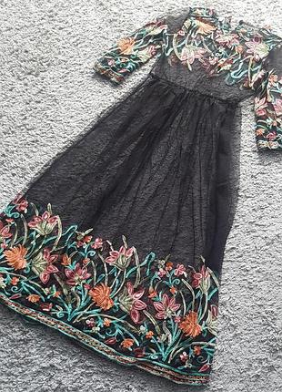 Шикарное,стильное платье-миди с вышивкой