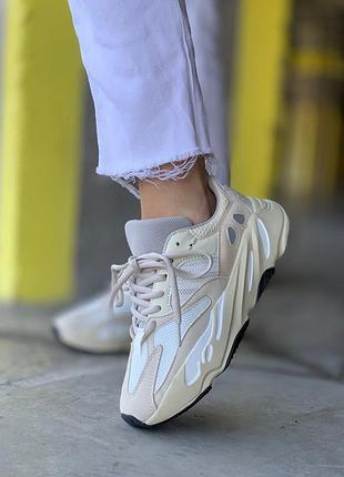 Кроссовки женские  yeezy boost