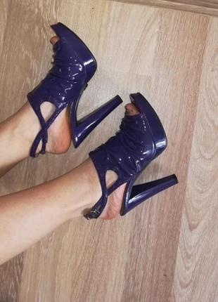 Босоніжки шкіра лак casаdei італія