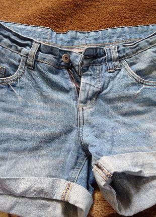 Стильные джинсовые шорты
