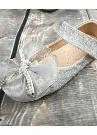 Туфли нарядные для девочек с блестками серебристые1 фото
