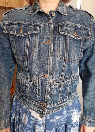 Удобная и практичная джинсовая куртка