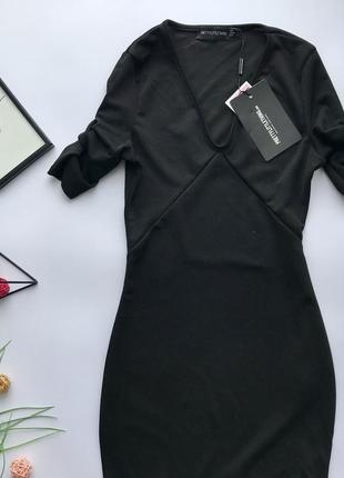 Шикарное чёрное платье в обтяжку с рюшами и декольте / платья с рюшами4 фото