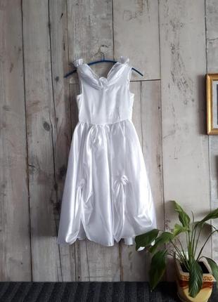 Новогоднее белое длинное атласное платье снежинки 6-8лет1 фото