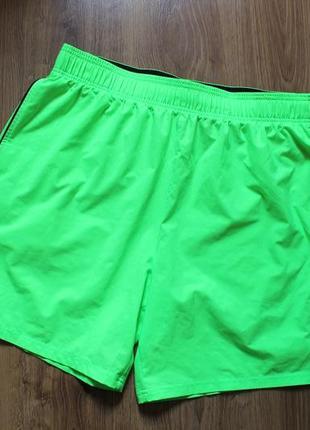 Яркие салатовые шорты under armour ua mirage short 8