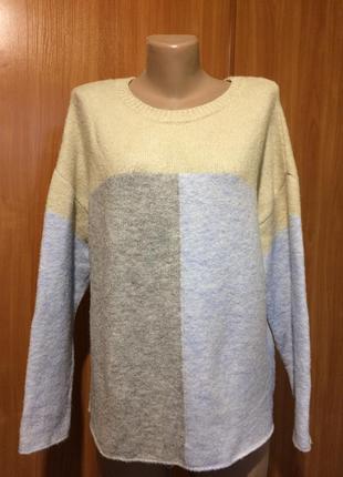 Красивый тёплый свитер,джемпер!