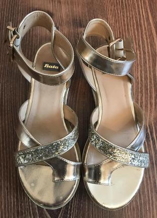 Босоніжки bata