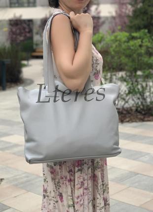 Шкіряна містка світло-сіра сумка-трансформер, кольори в асортименті3 фото