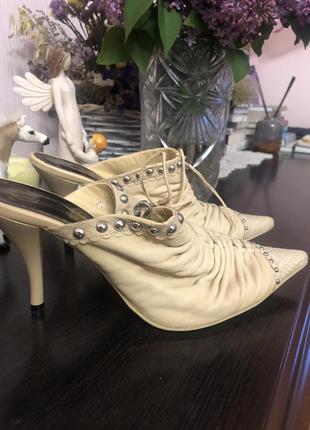 Шкіряні шльопанці