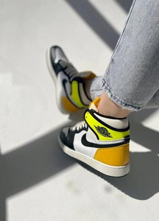 Шкіряні жіночі кросівки nike air jordan біло жовті3 фото