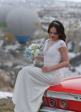 Красивое, нежное свадебное платье в цвете айвори.