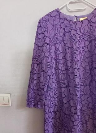Лавандовое кружевное платье прямого кроя свободное3 фото