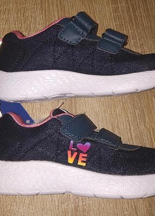 Кросівки фірми lupilu