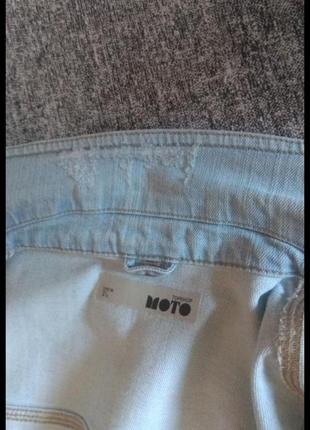 Модная укороченная голубая джинсовка с потертостями #размер s.6 фото