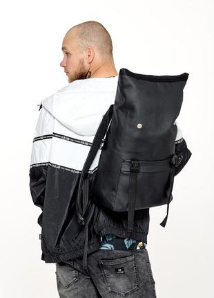 Качественный мужской черный рюкзак ролл топ для для путешествий с ноутбуком экокожа8 фото