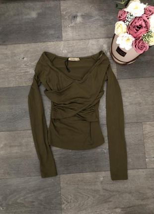 Кофта зі спущеними плечима , гарна кофта в обтяжку