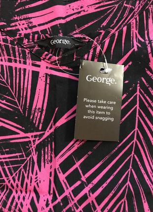 Очень красивая и стильная брендовая блузка-маечка в листиках.