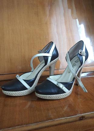 Нарядні босоніжки