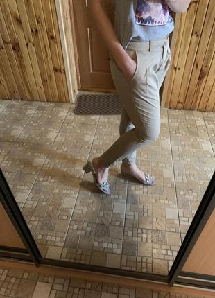 Бежеві тоненькі штани в стилі сафарі☀️від zara