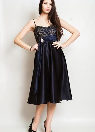 Сукню на випускний.