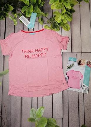 Розовая женская футболочка с надписью свободный крой