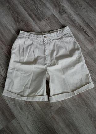 Світлі шорти 32