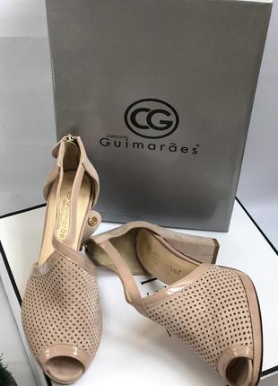 Брендові босоніжки шкіра замш закриті босоніжки перфарация