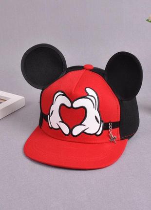 Детская кепка снепбек с ушками микки маус сердце с прямым козырьком красная1 фото