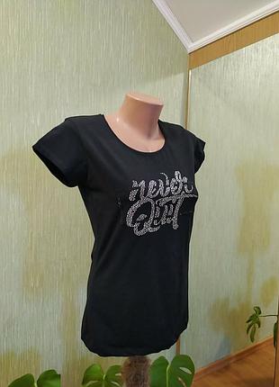 Чорна футболка
